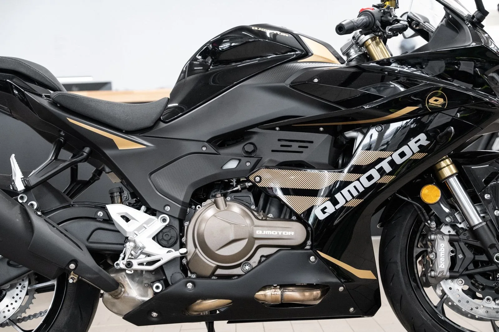 QJ Motor SRK 600 RS