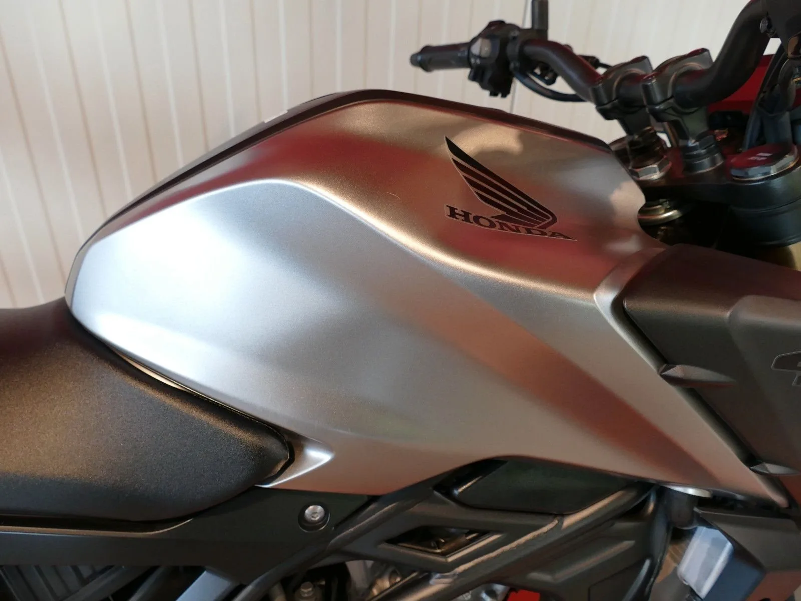 Honda CB125R ABS