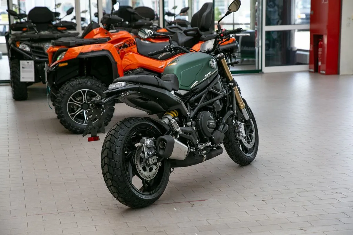 Benelli Leoncino 800