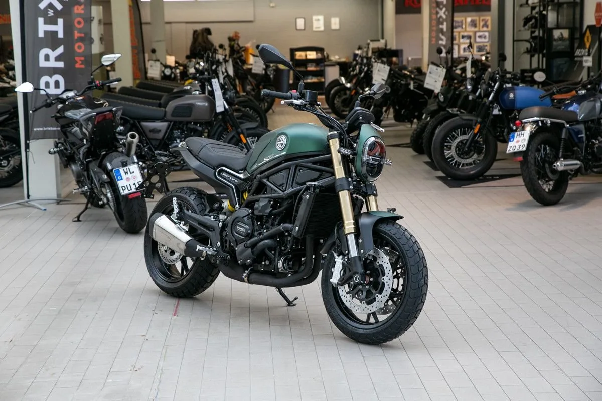 Benelli Leoncino 800
