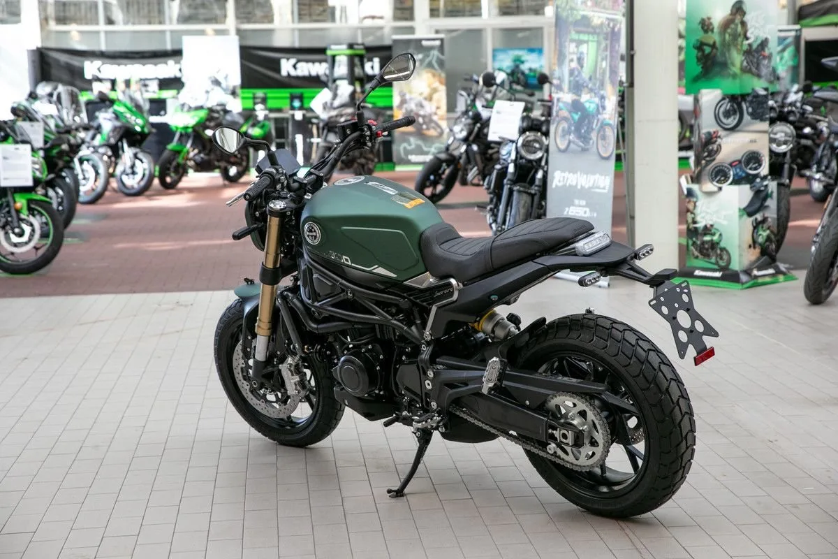 Benelli Leoncino 800