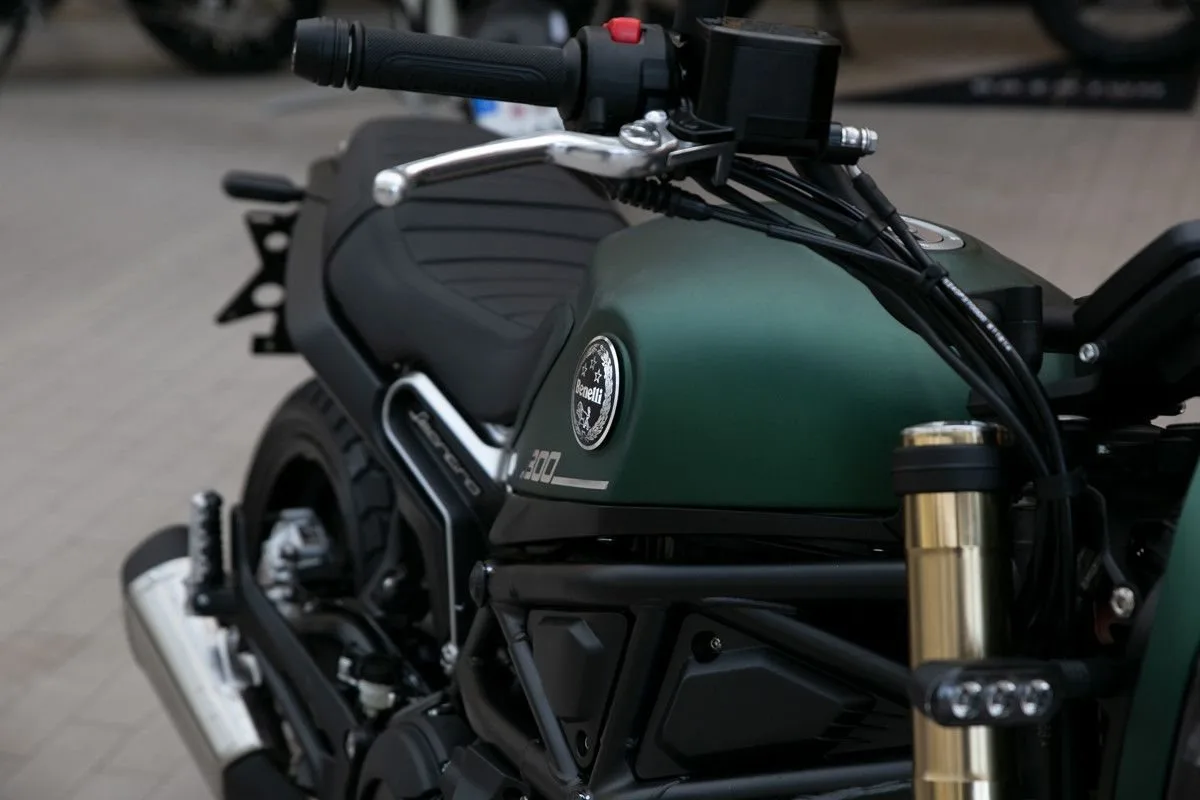 Benelli Leoncino 800