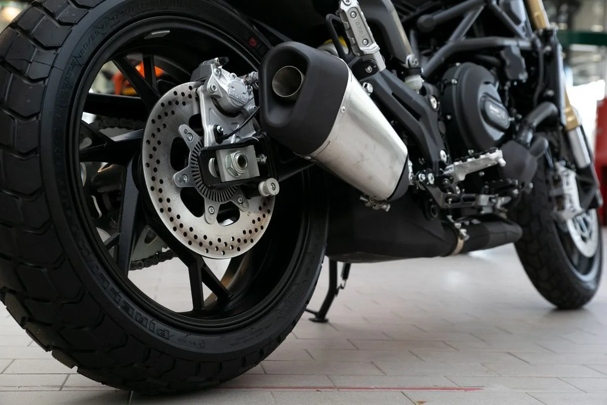Benelli Leoncino 800