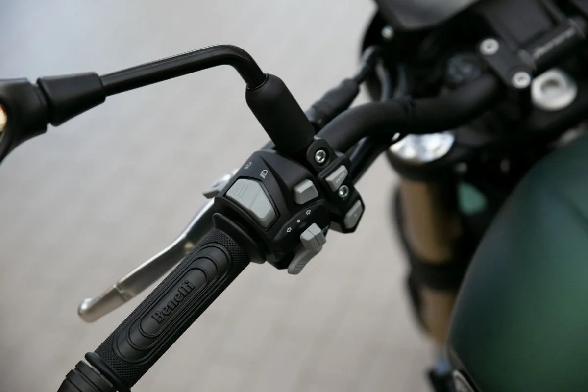 Benelli Leoncino 800
