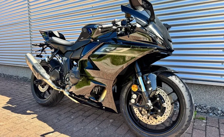 Yamaha R7