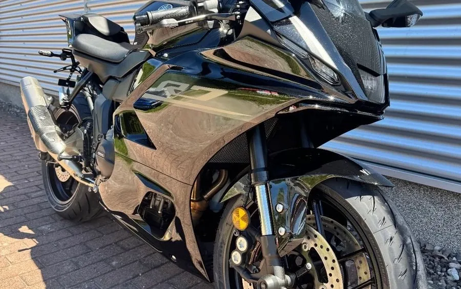 Yamaha R7