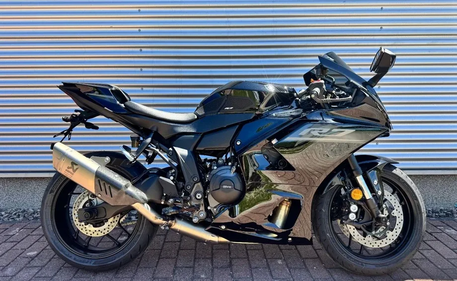 Yamaha R7