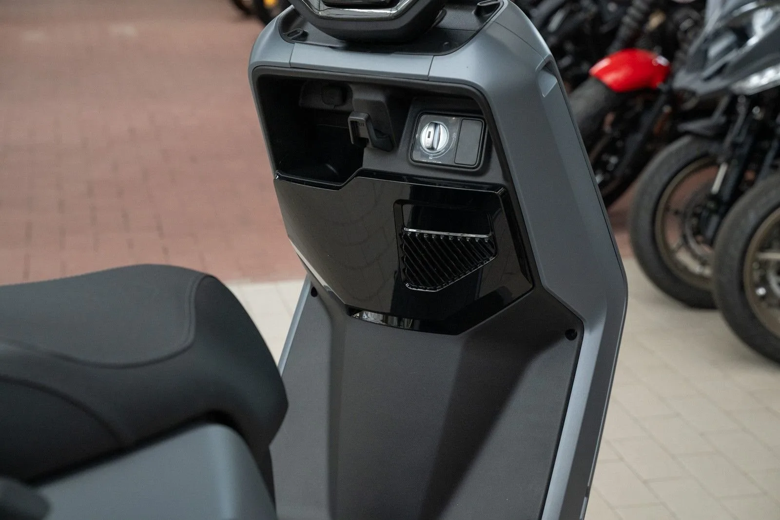 NIU NQiX 150