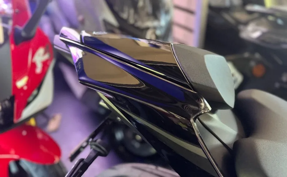 Yamaha R7