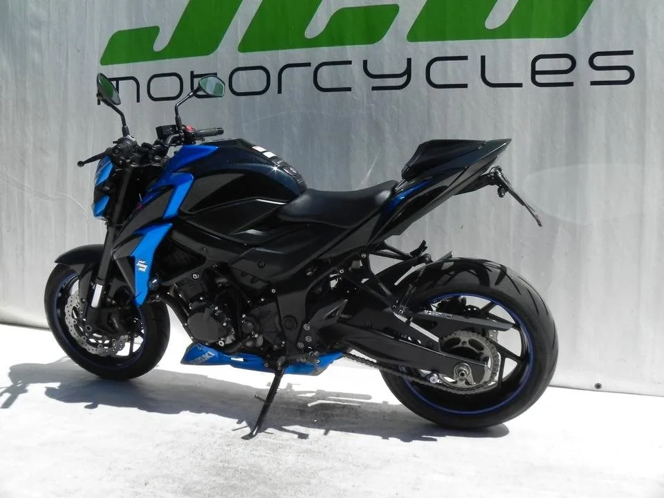 Suzuki GSX-S750