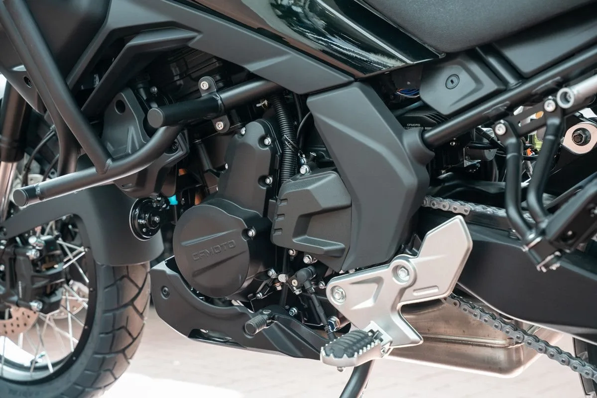 CFMOTO 700MT