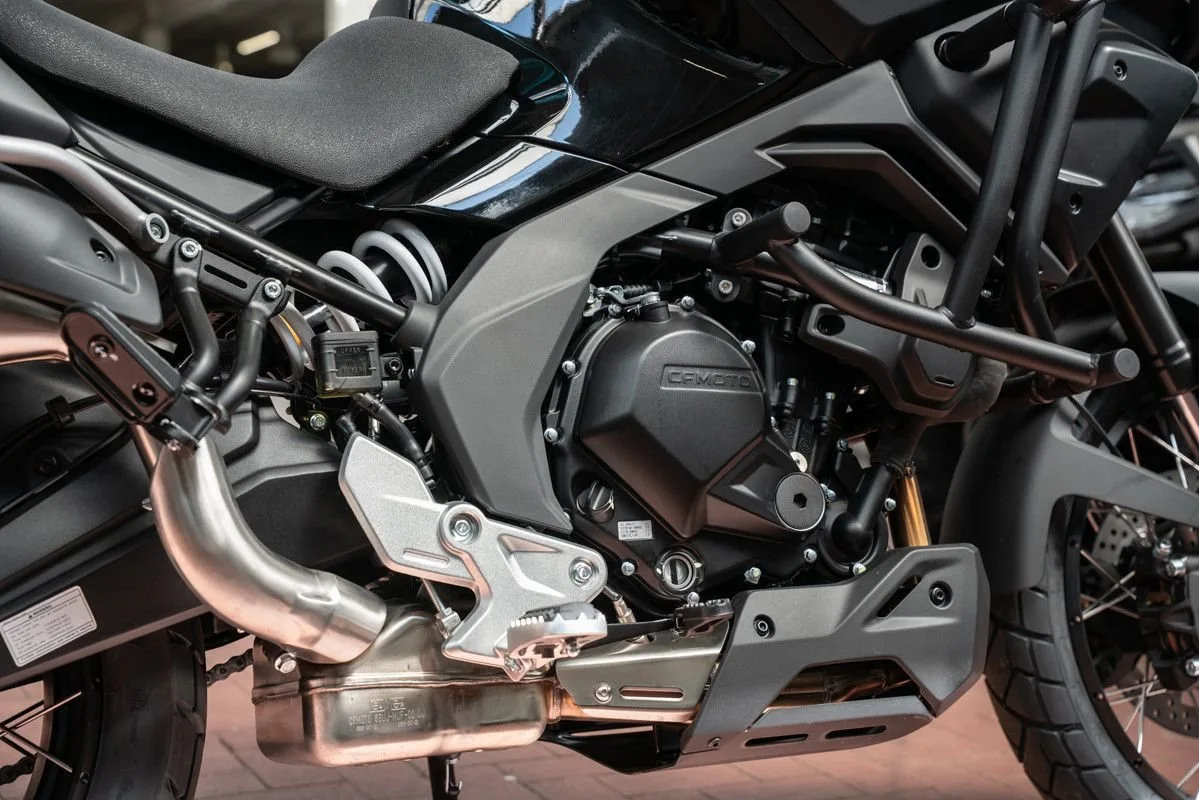 CFMOTO 700MT