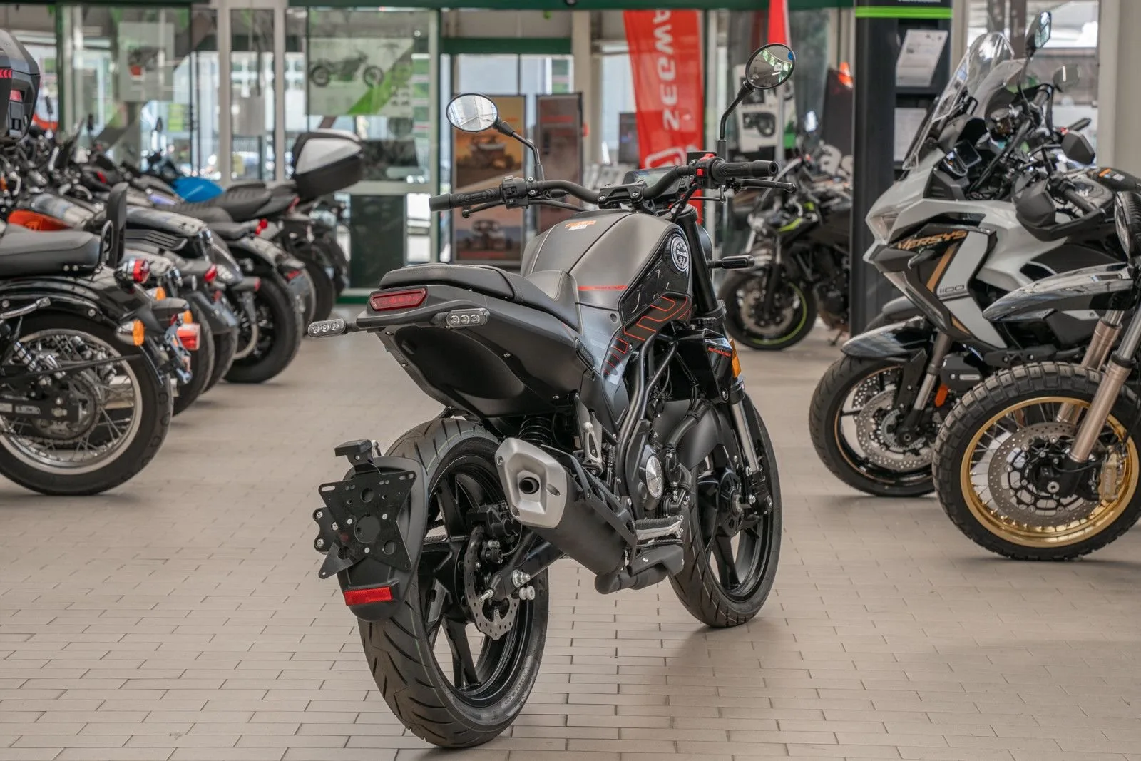 Benelli Leoncino 125