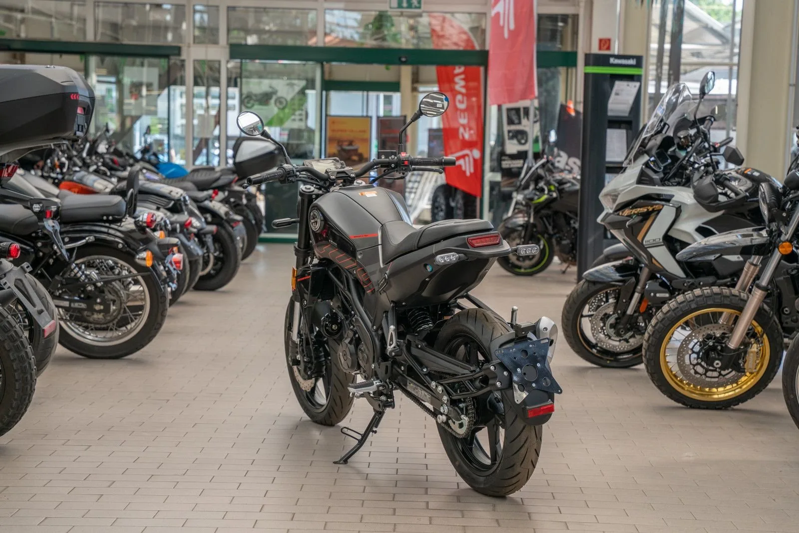 Benelli Leoncino 125