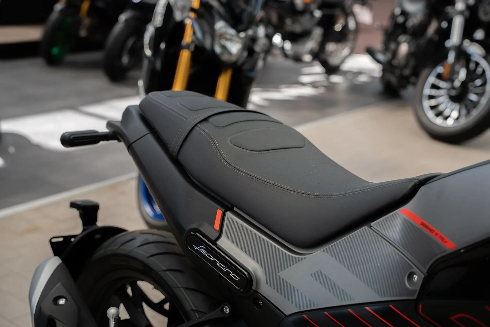 Benelli Leoncino 125