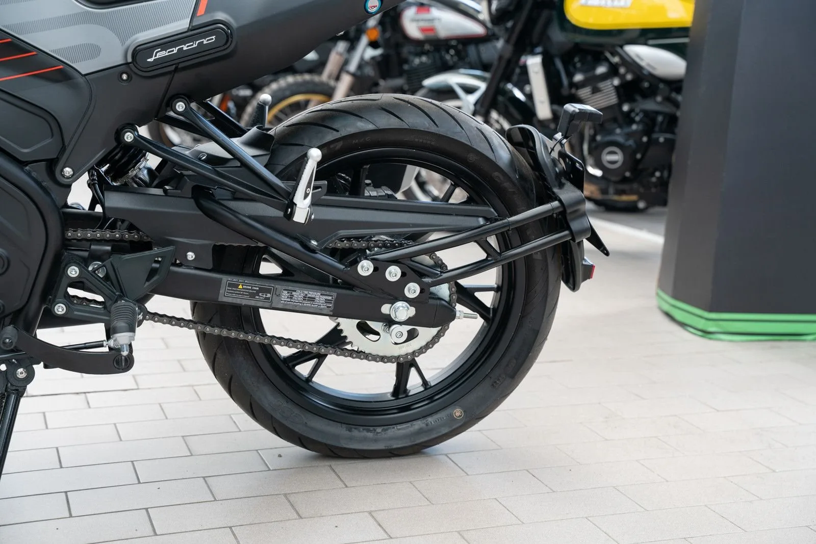 Benelli Leoncino 125