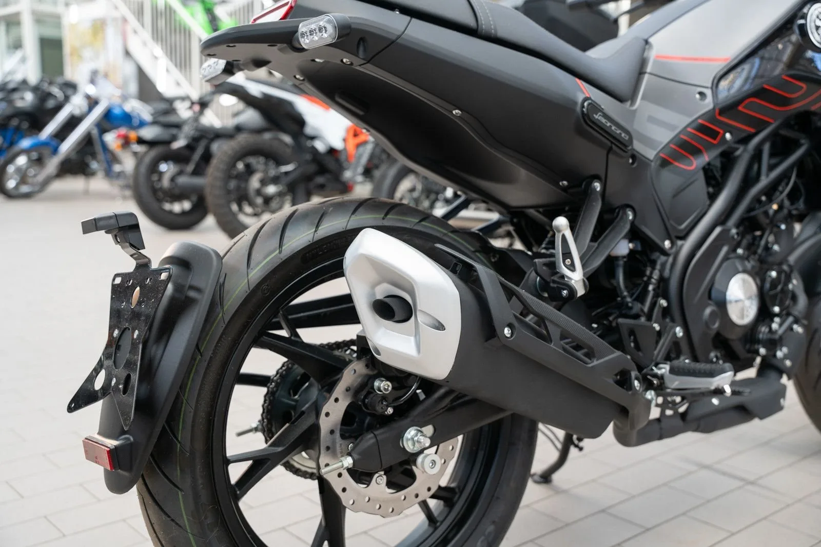 Benelli Leoncino 125