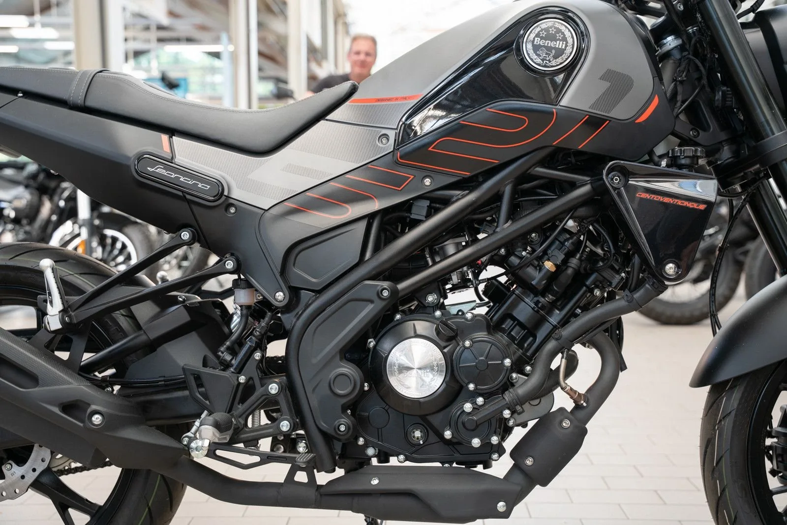 Benelli Leoncino 125