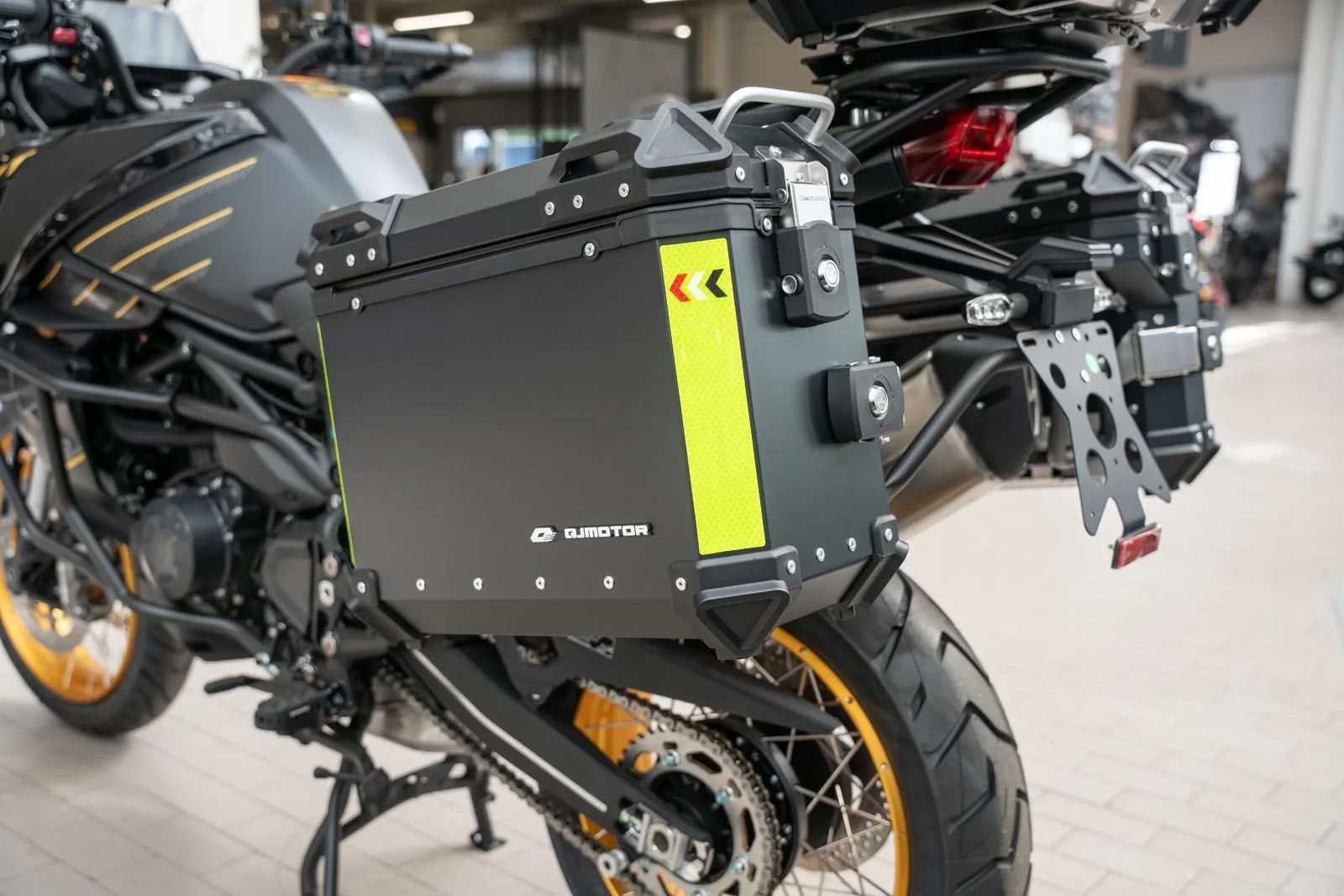 QJ Motor SRT 900 SX
