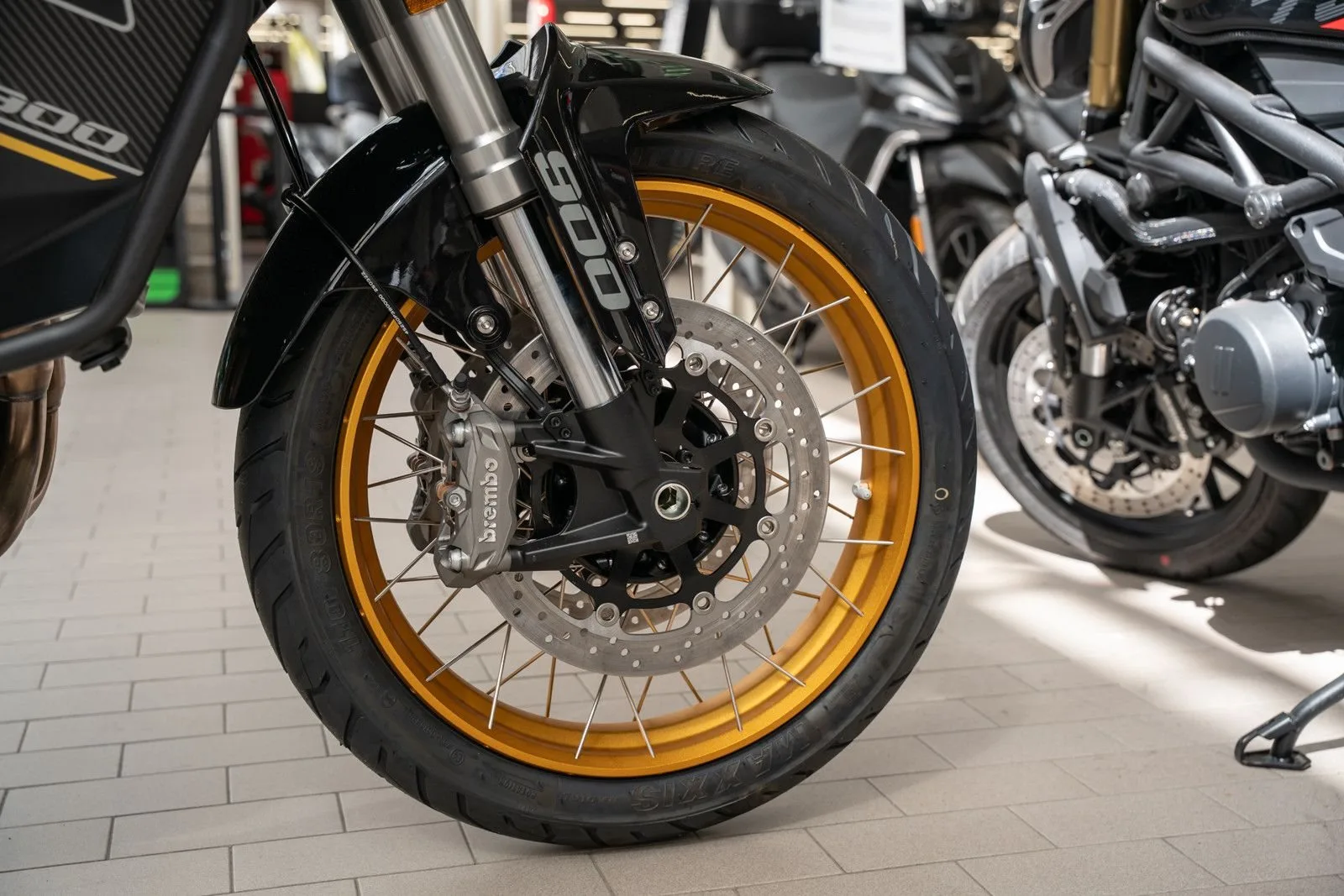 QJ Motor SRT 900 SX