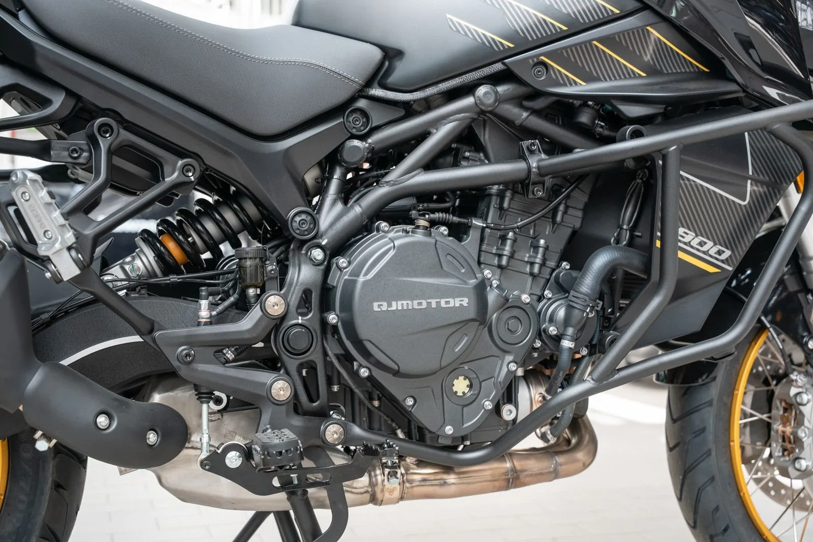 QJ Motor SRT 900 SX