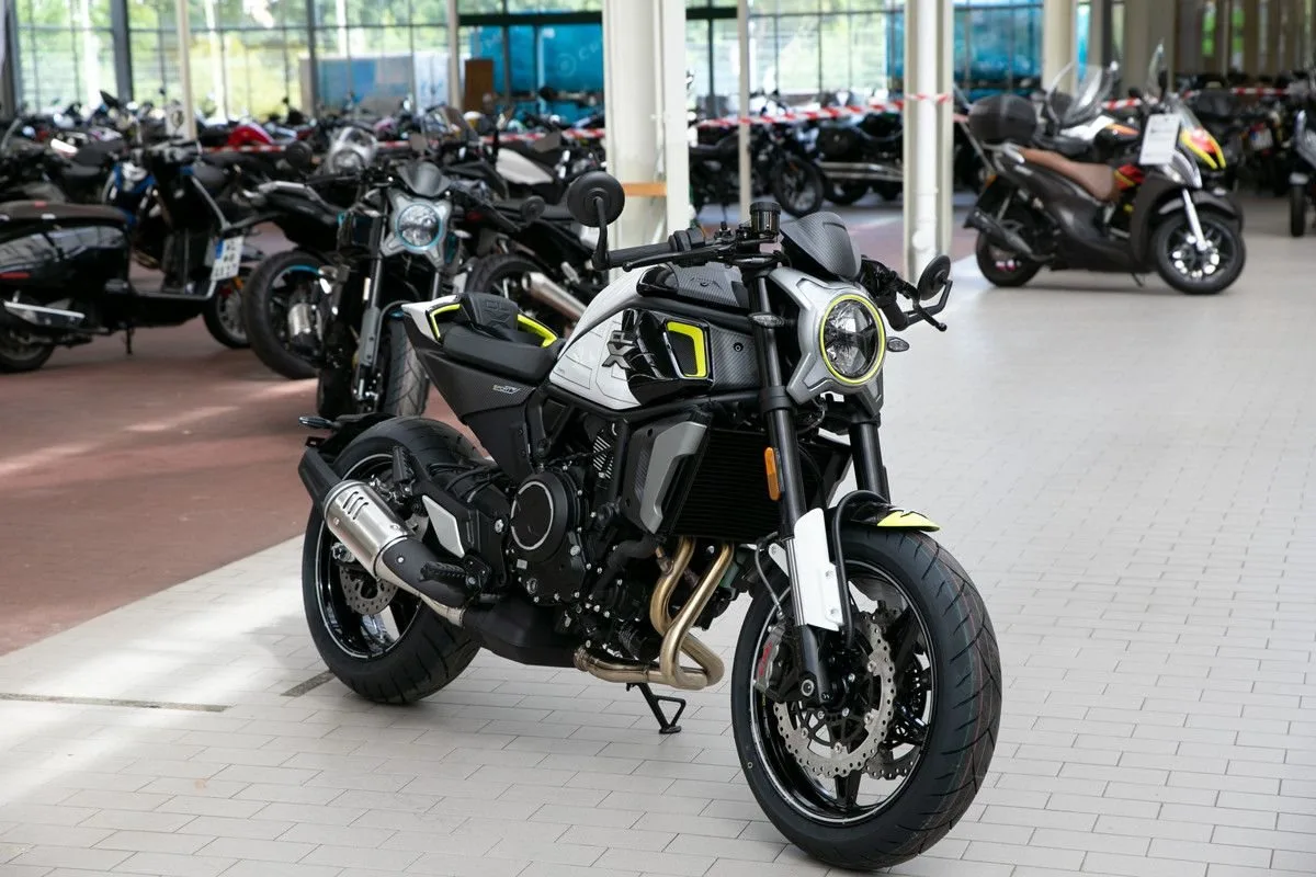 CFMOTO 700CL-X Sport