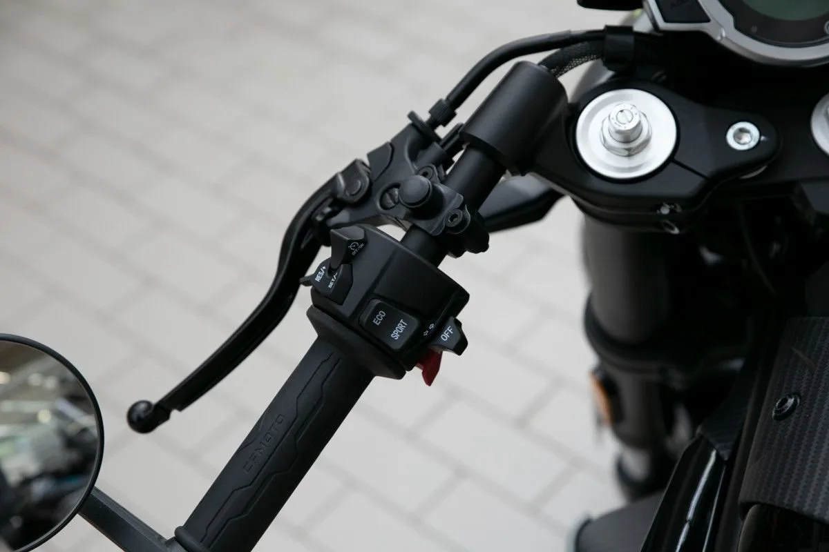 CFMOTO 700CL-X Sport