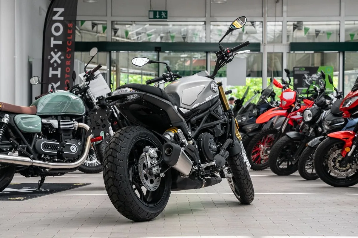 Benelli Leoncino 800