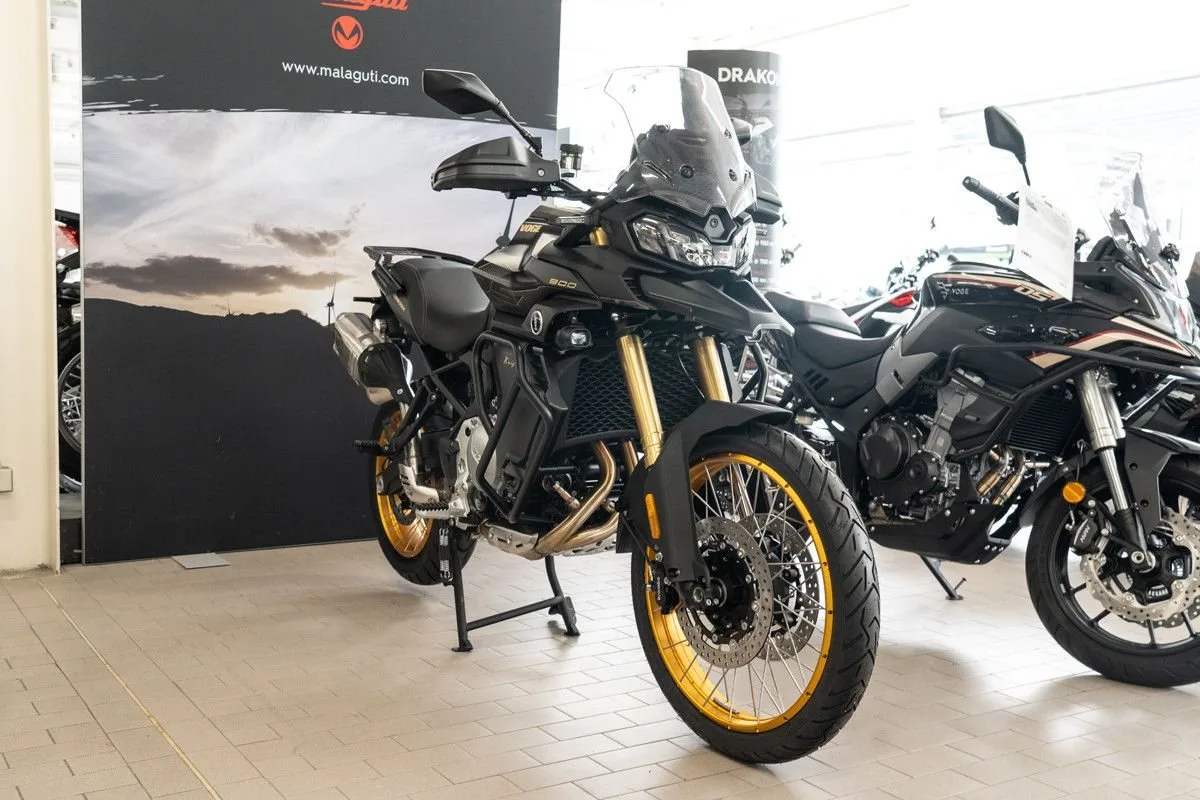 Voge DS900X