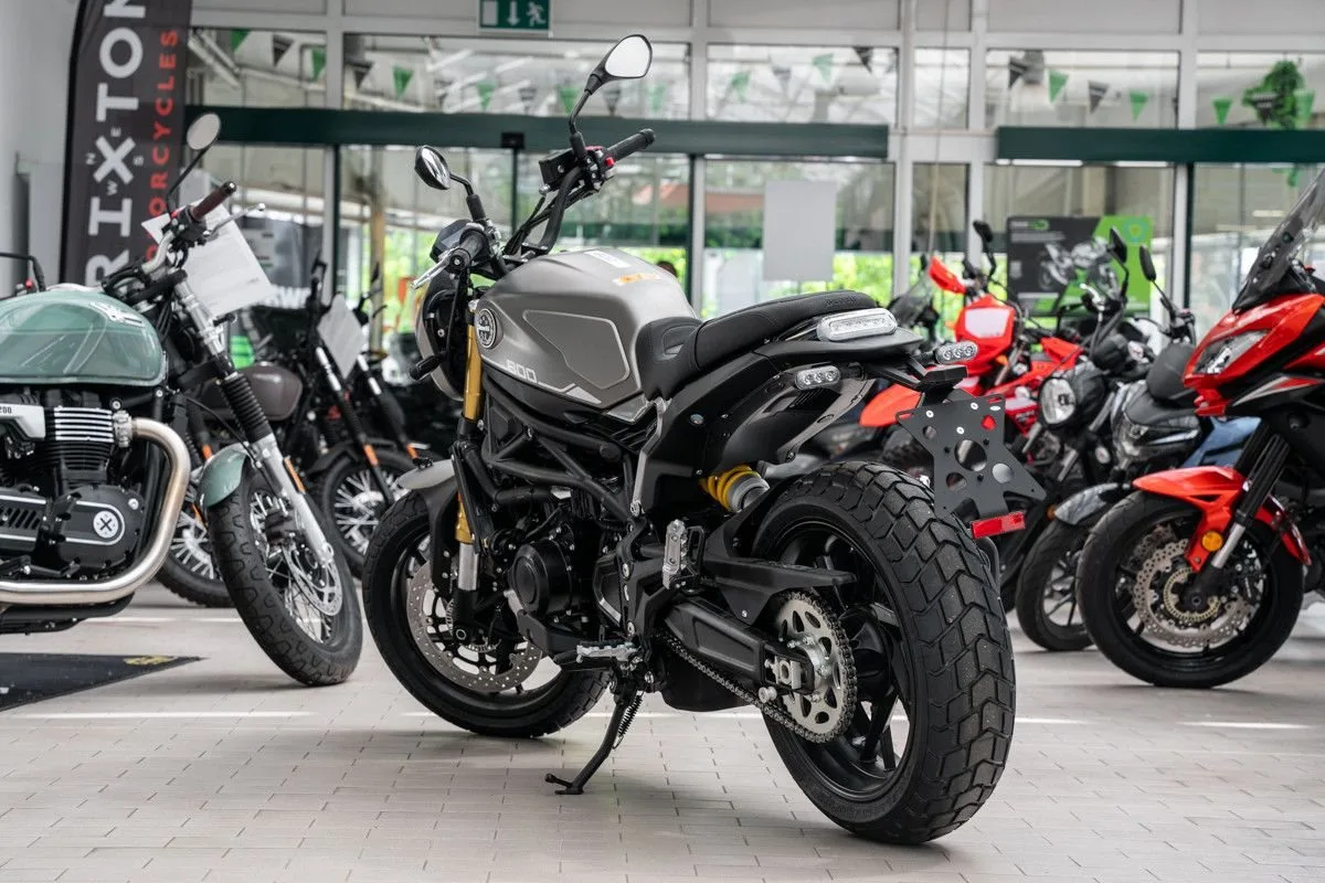 Benelli Leoncino 800