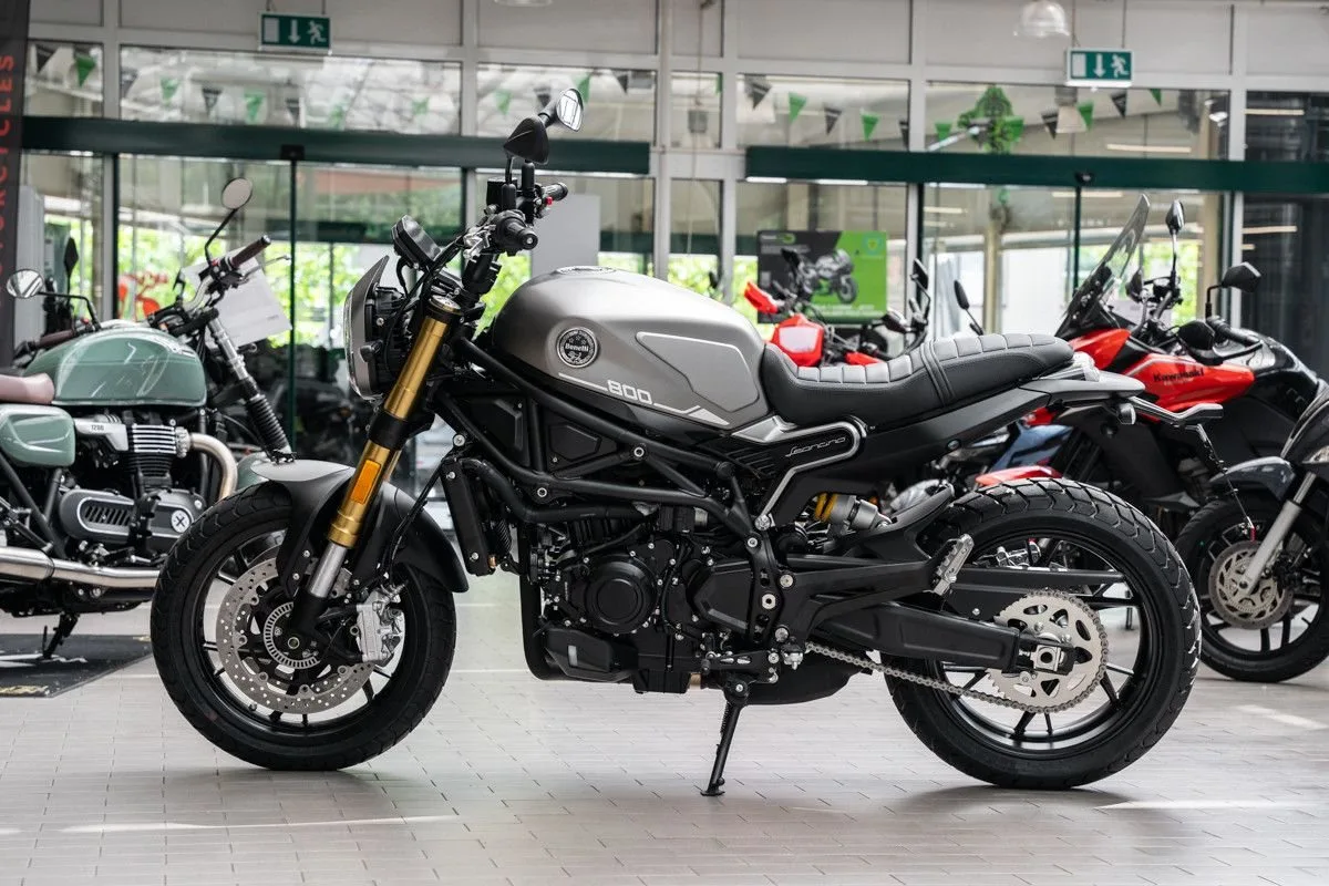 Benelli Leoncino 800