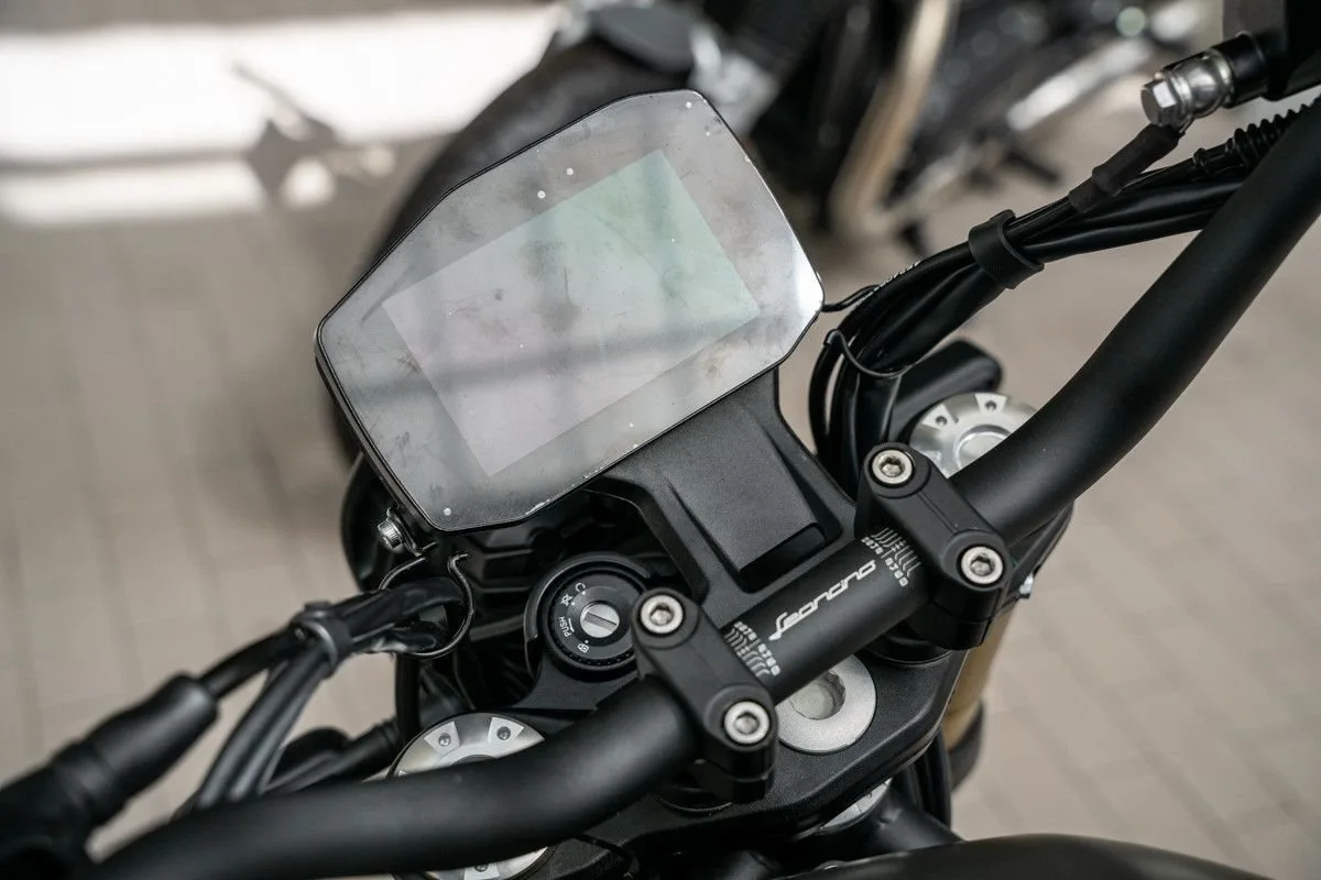 Benelli Leoncino 800