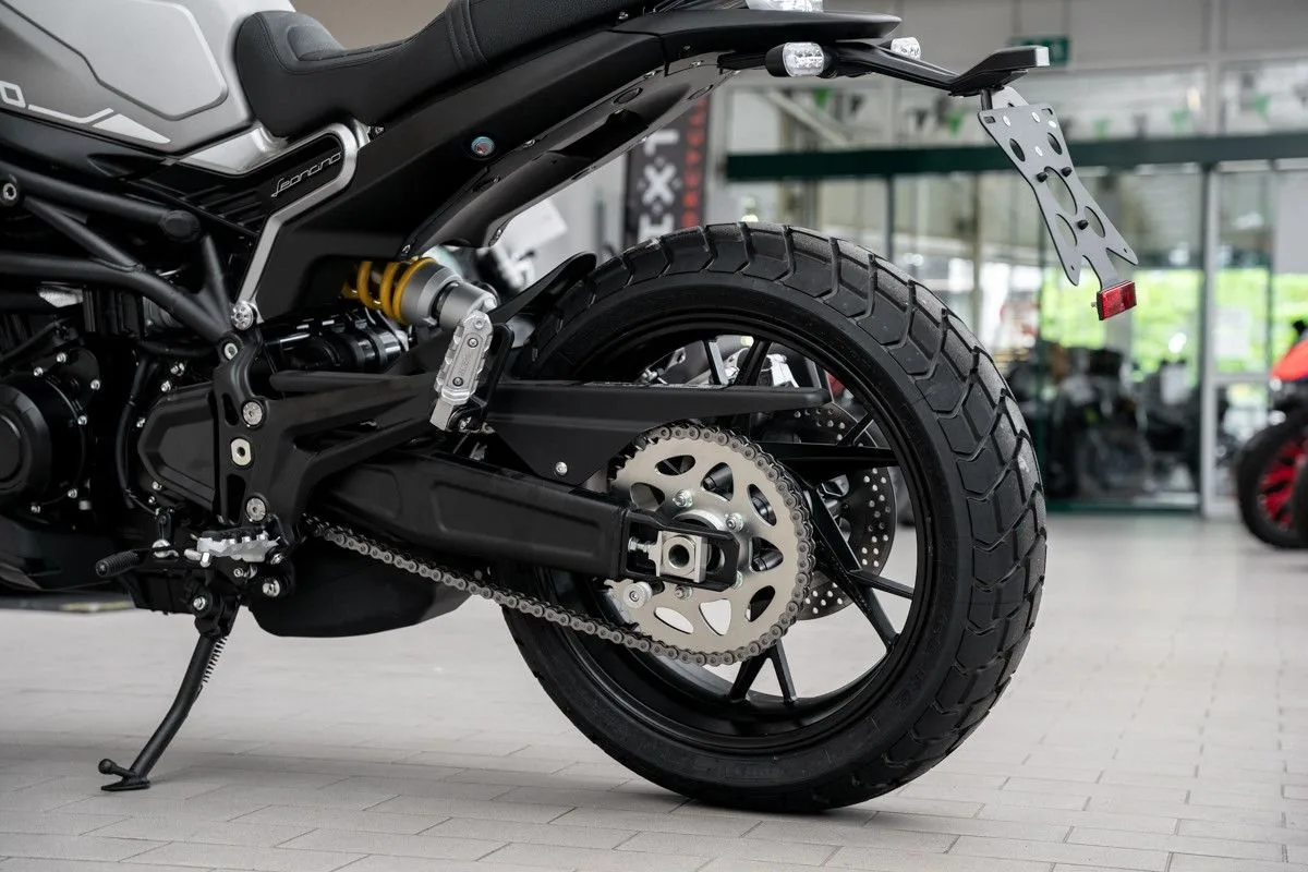 Benelli Leoncino 800