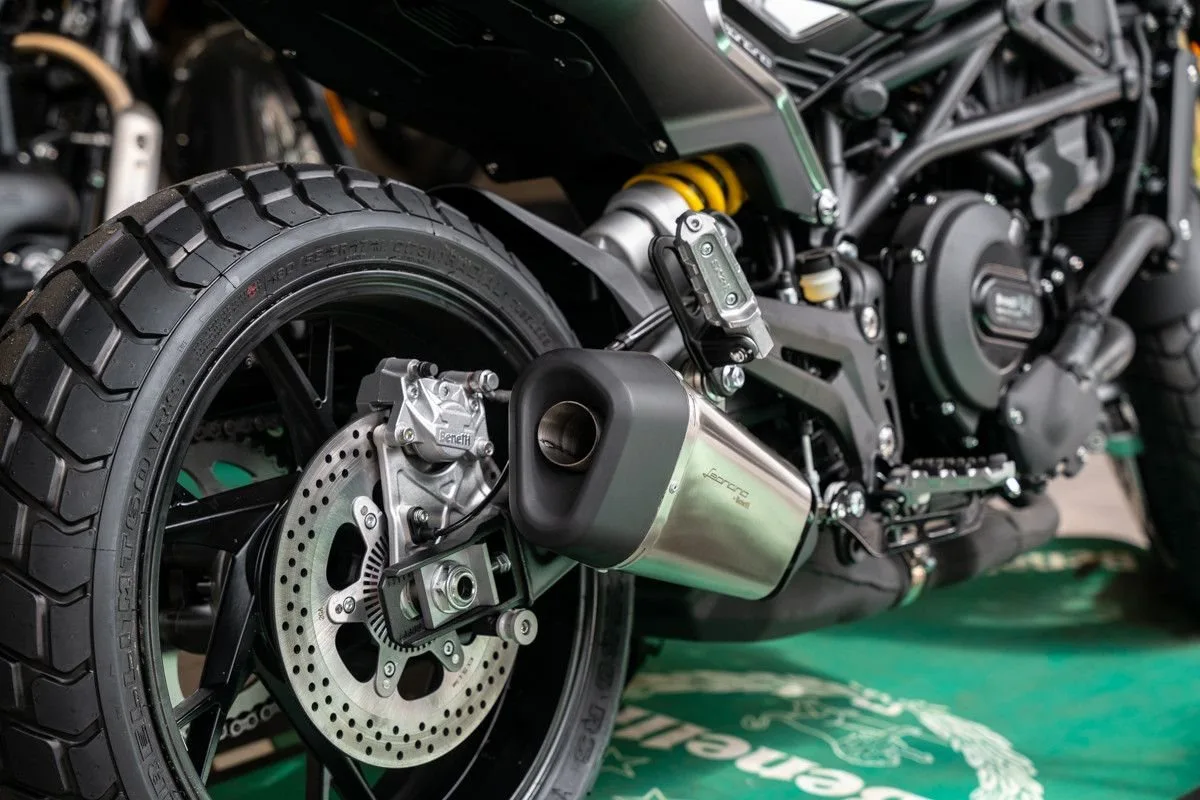 Benelli Leoncino 800