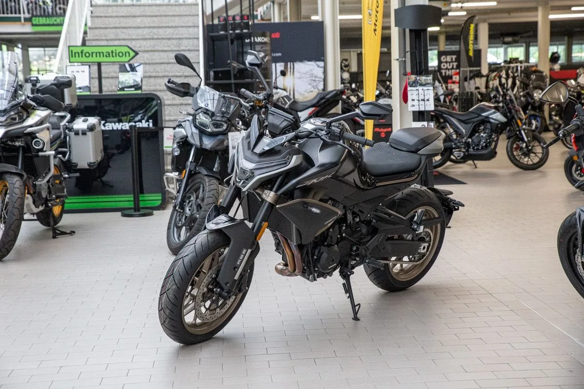 CFMOTO 800NK Sport