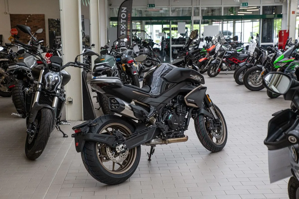 CFMOTO 800NK Sport