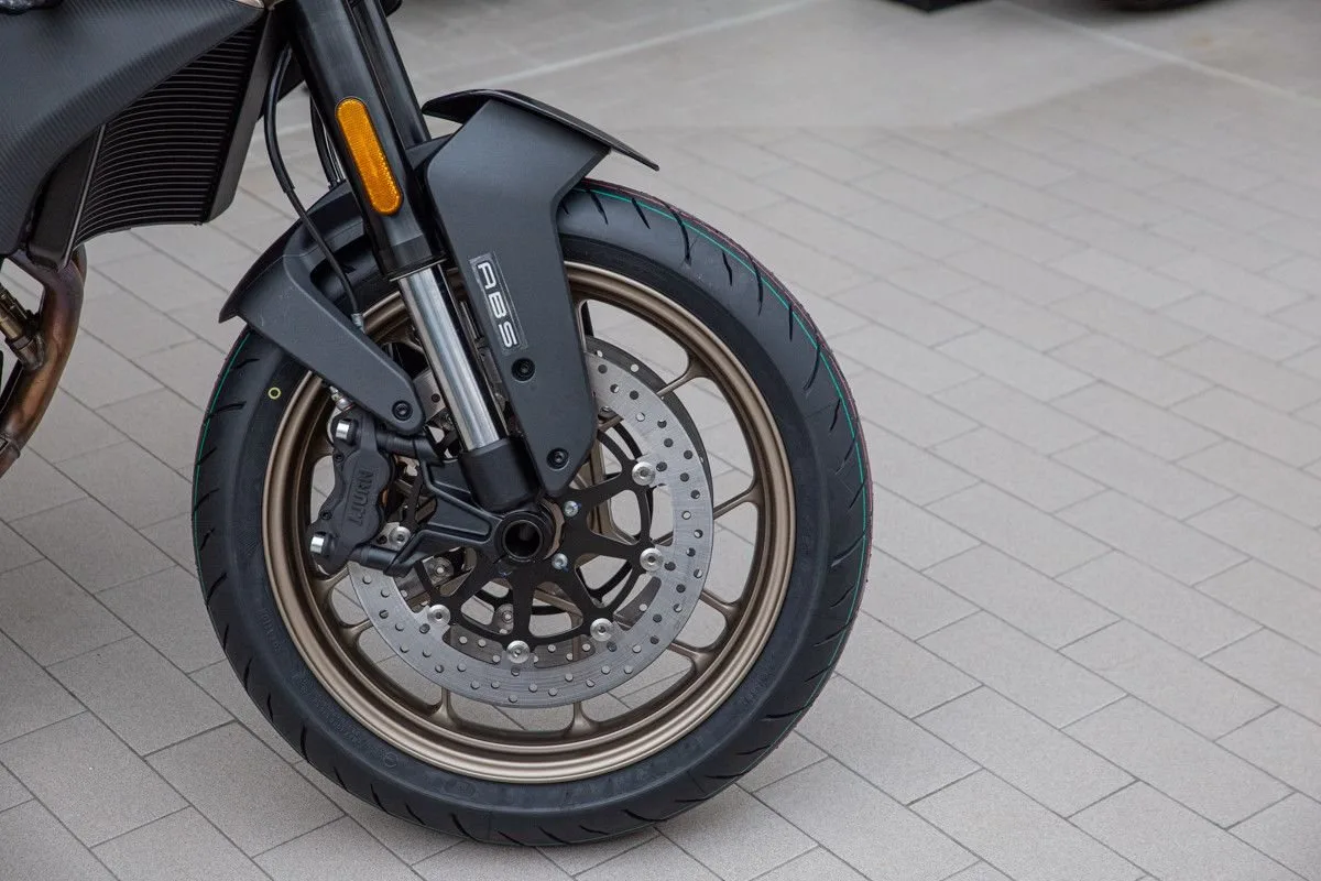 CFMOTO 800NK Sport