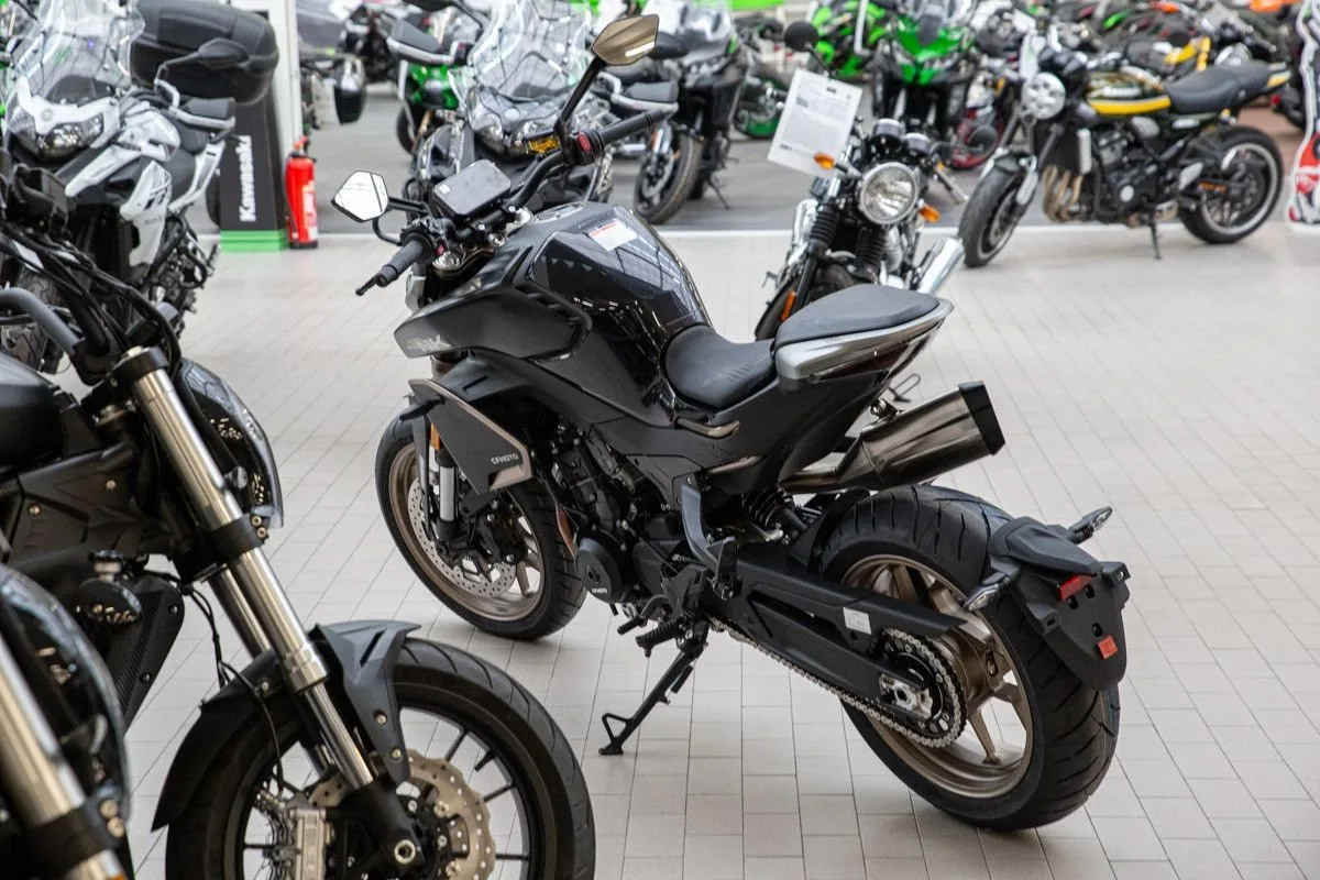 CFMOTO 800NK Sport