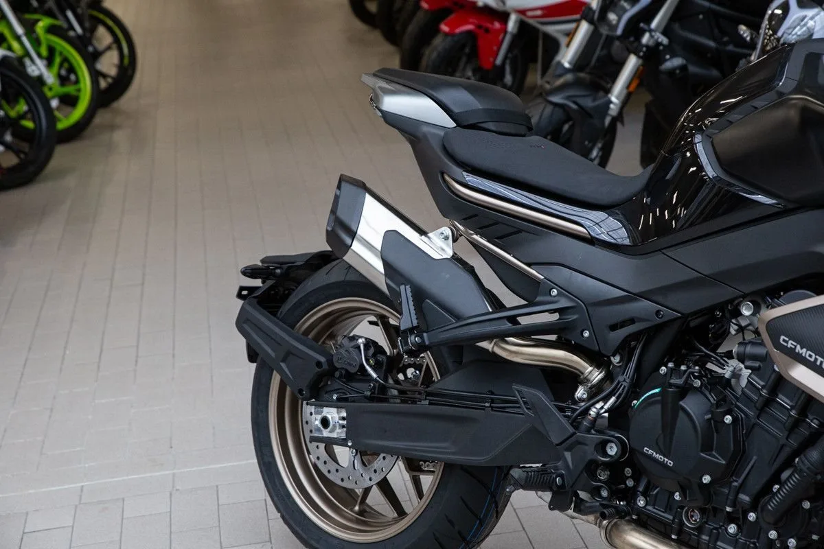 CFMOTO 800NK Sport