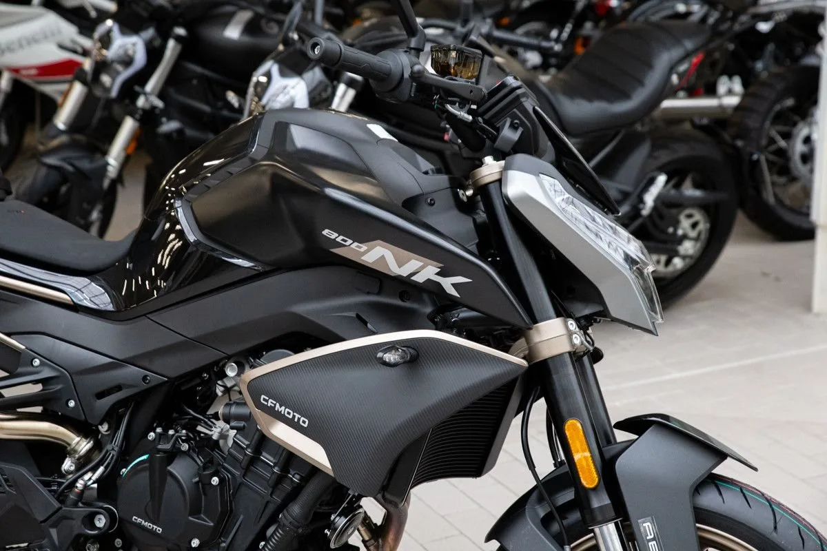 CFMOTO 800NK Sport