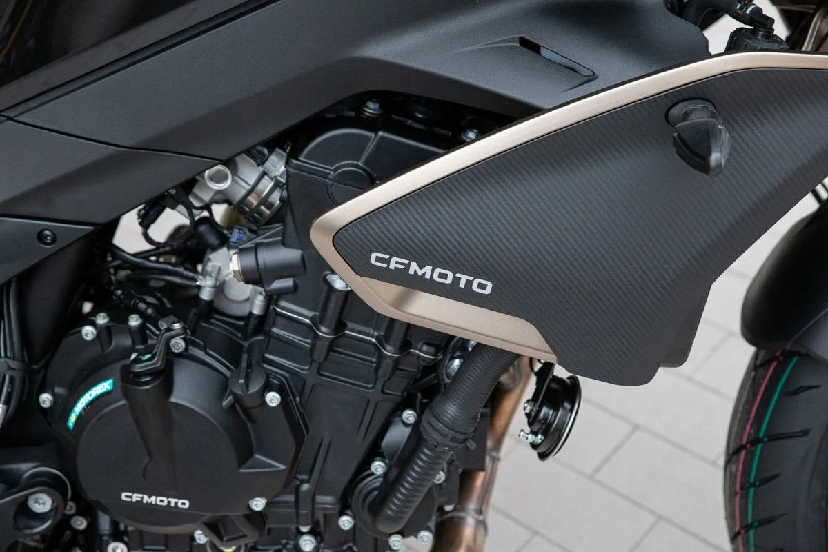 CFMOTO 800NK Sport