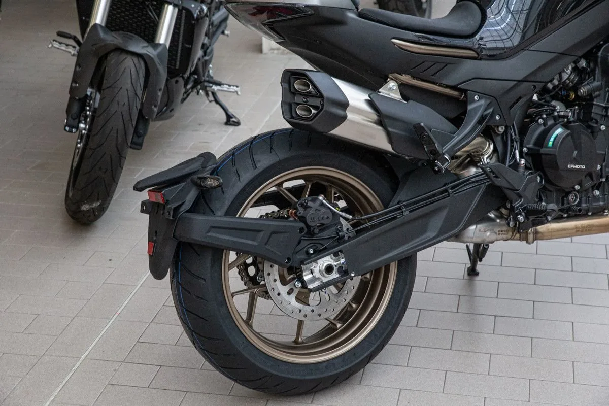 CFMOTO 800NK Sport