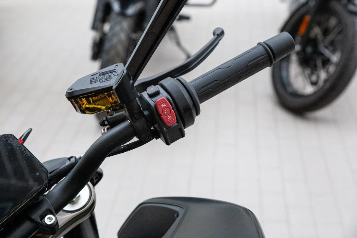 CFMOTO 800NK Sport