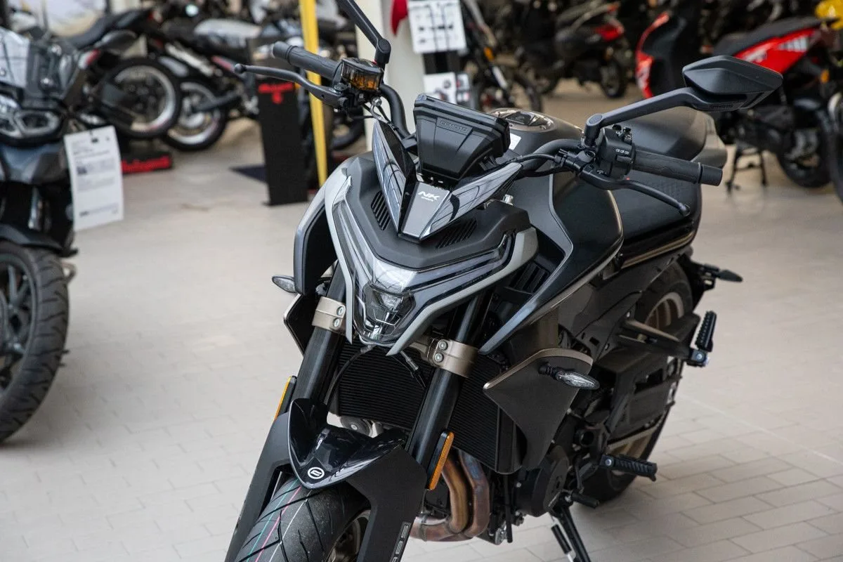 CFMOTO 800NK Sport