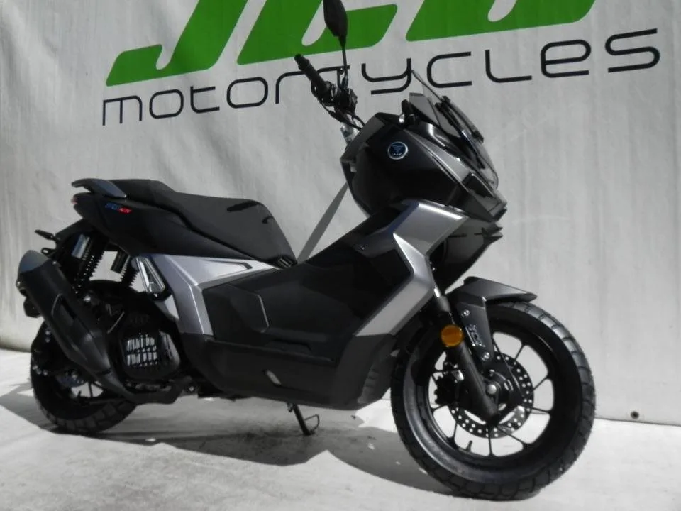 Voge SR1 ADV 125 ABS TCS