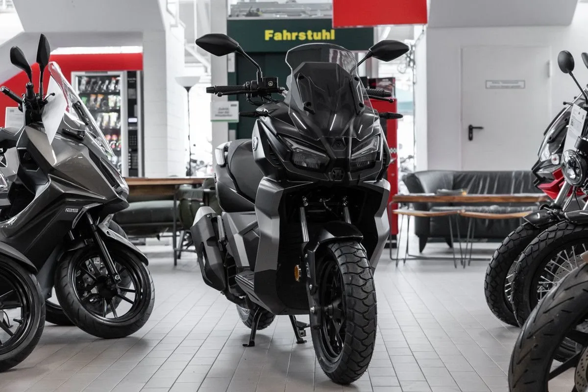Voge SR1 ADV 125 ABS TCS
