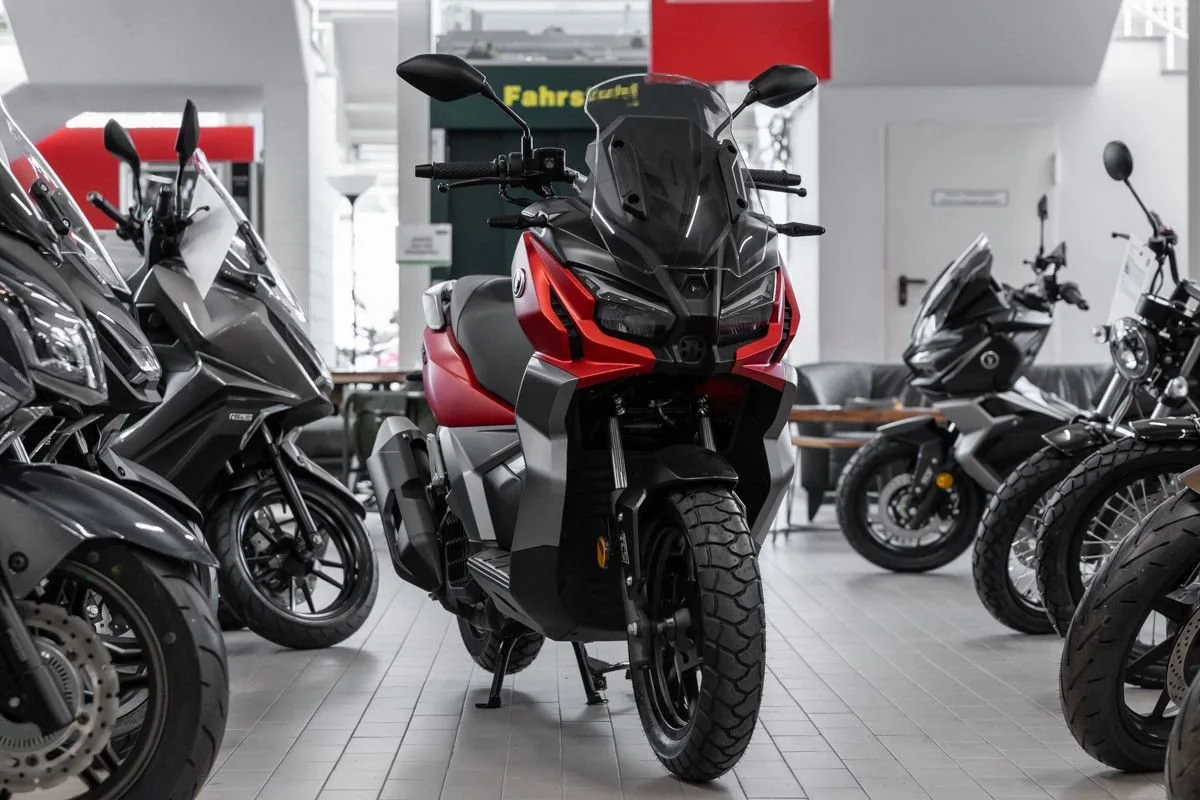 Voge SR1 ADV 125 ABS TCS