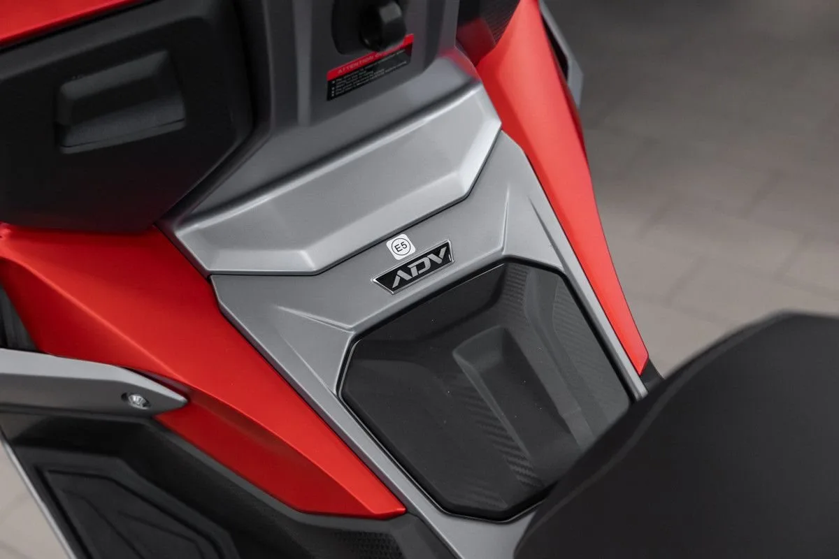 Voge SR1 ADV 125 ABS TCS