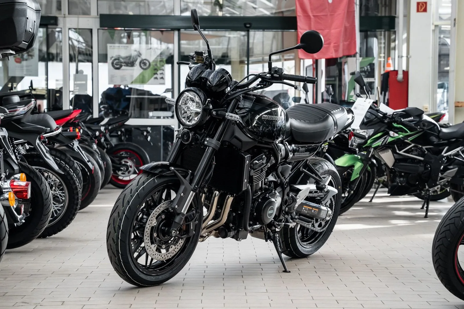 Kawasaki Z900 RS Black Ball Edition
