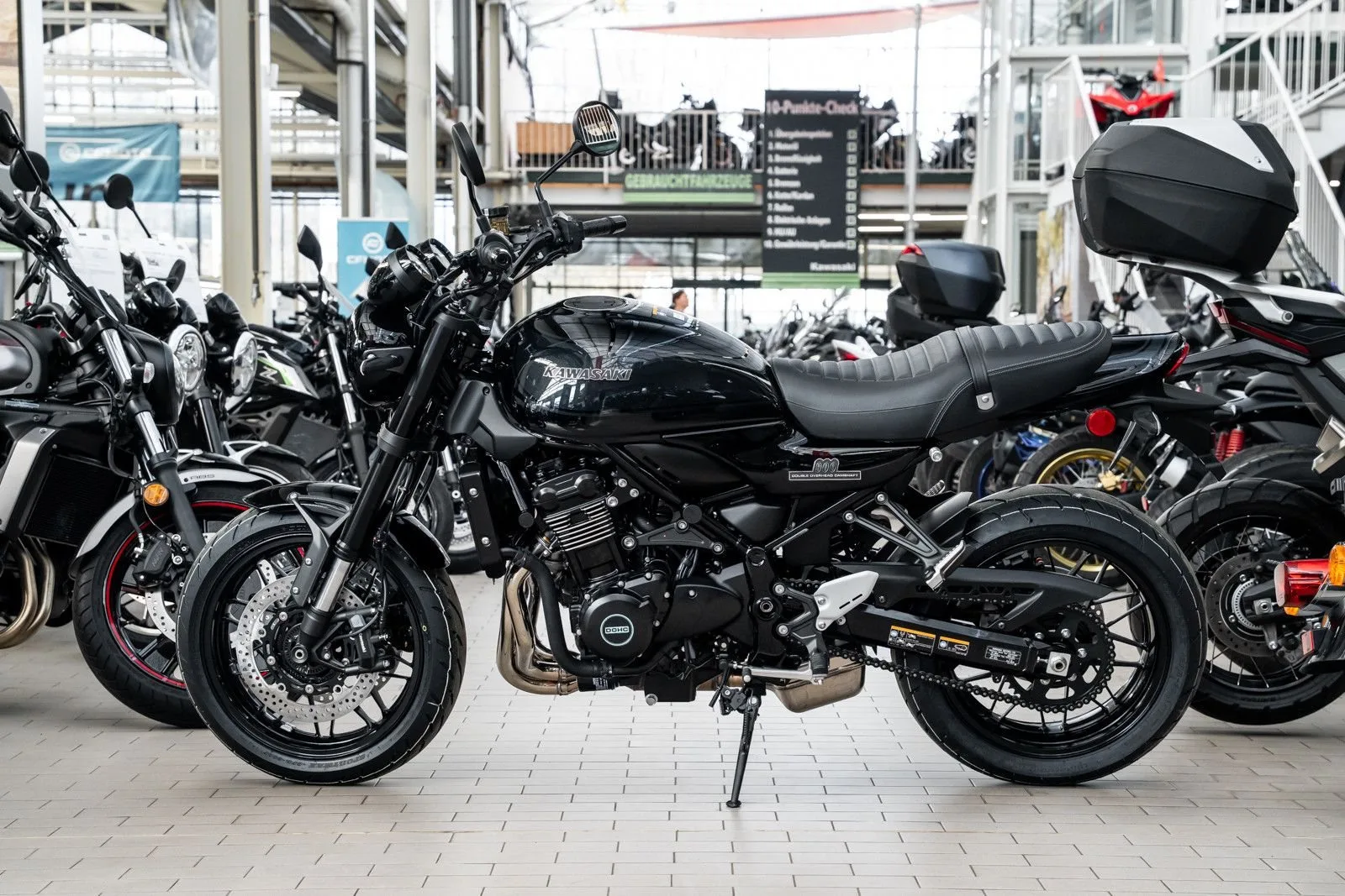 Kawasaki Z900 RS Black Ball Edition